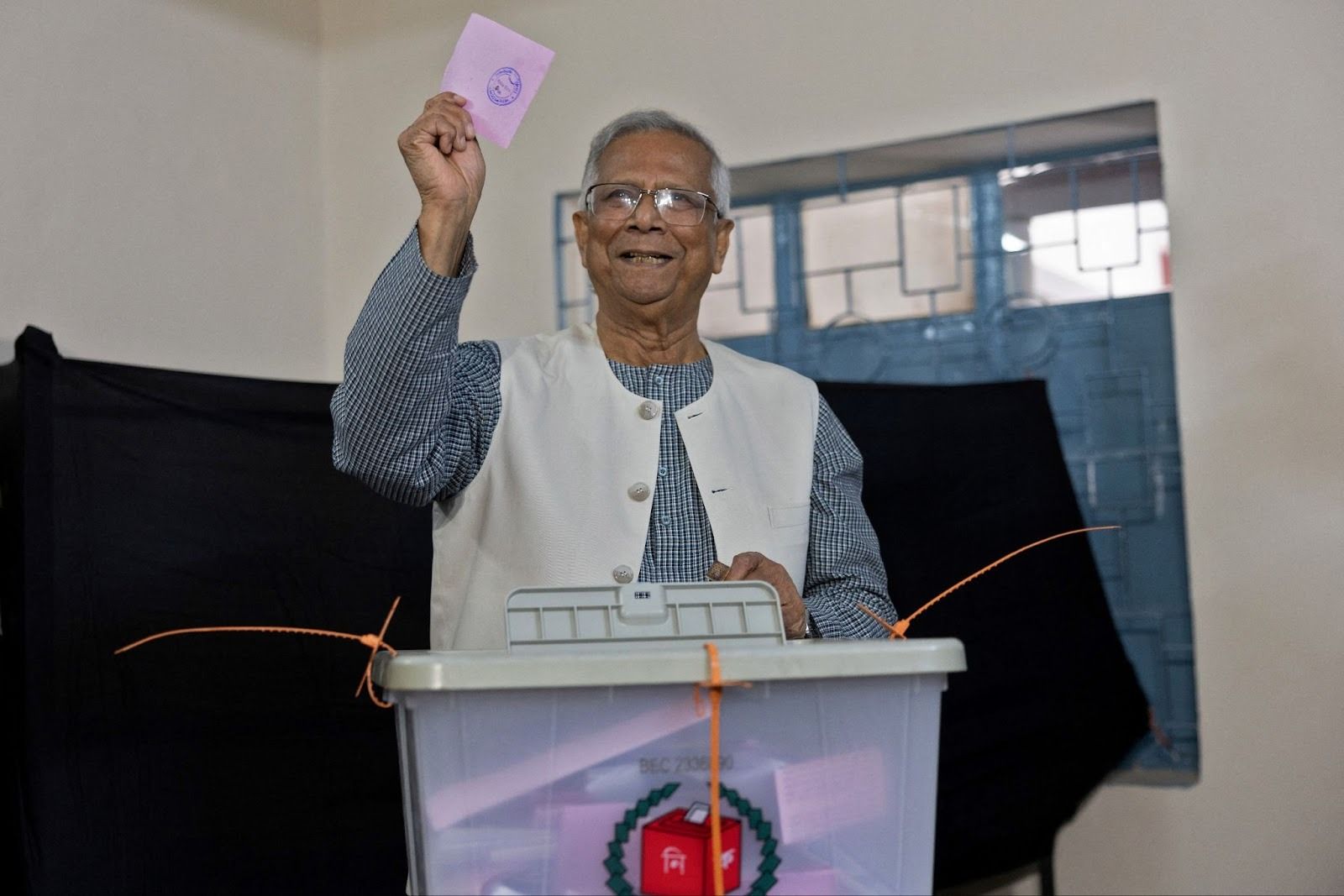Bangladeshi leader and Nobel peace prize winner Muhammad Yunus voting. 