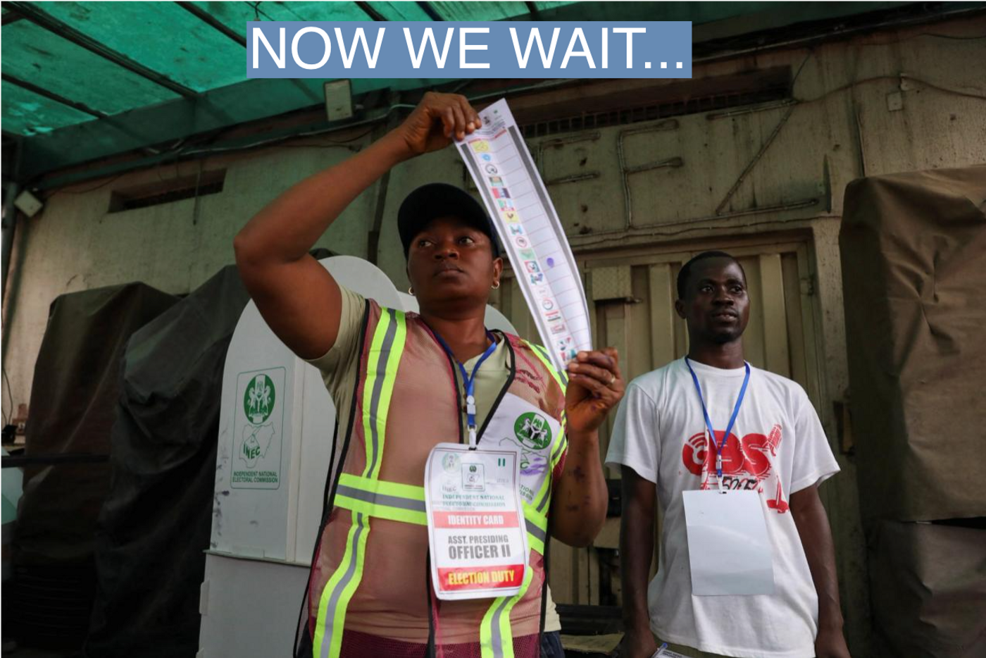 A poll worker holds up a ballot paper during the counting process of Nigeria's presidential election, at a polling unit in Awka, Anambra state, Nigeria February 25, 2023. 