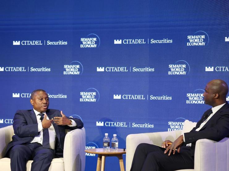 Sim Tshabalala (L) and Semafor’s Alexis Akwagyiram.