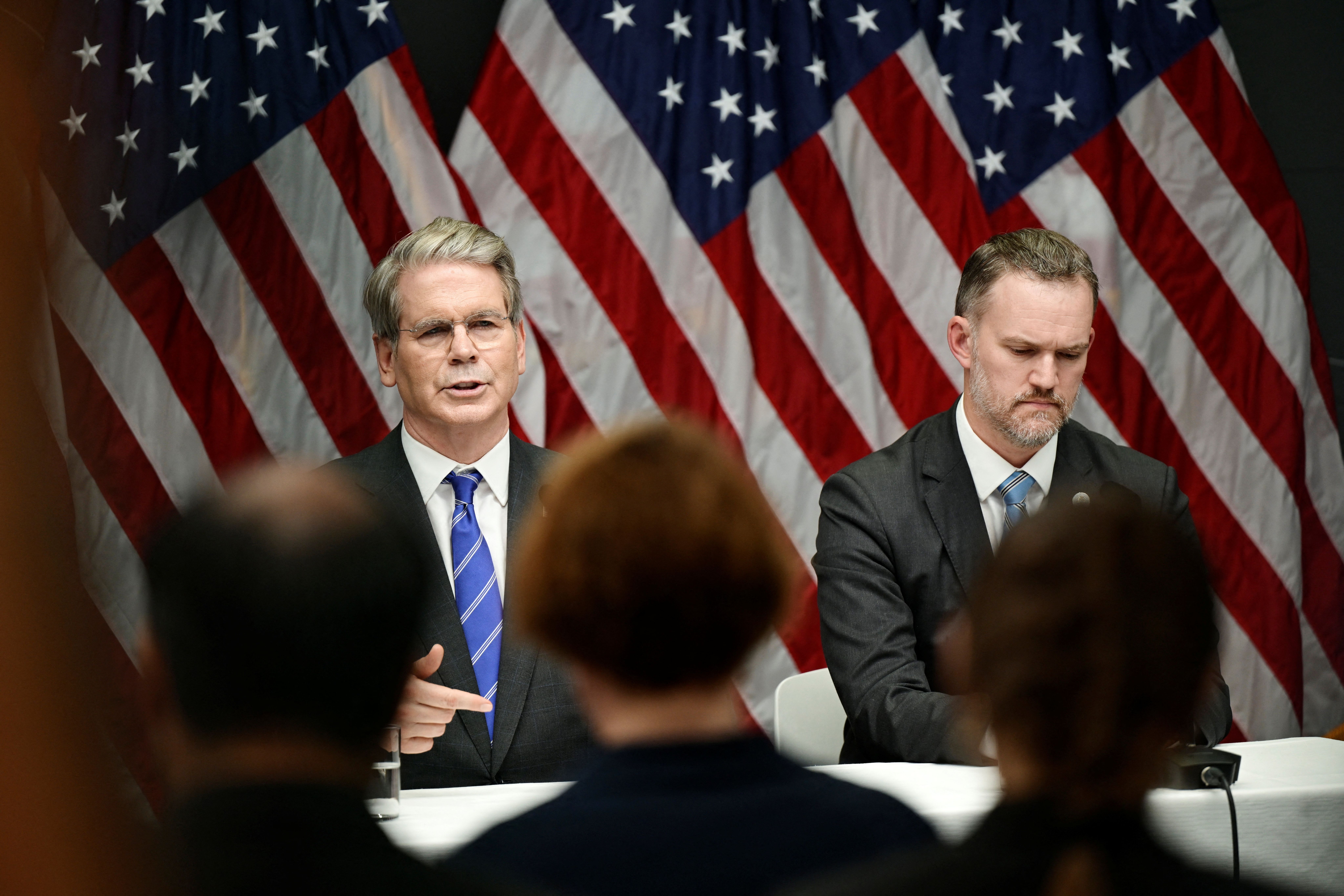 China pushes for looser chip controls in US trade talks