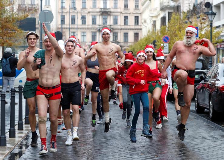 People dressed as Santa Claus row during a Christmas regatta along the Grand Canal in Venice, Italy, December 17, 2023.