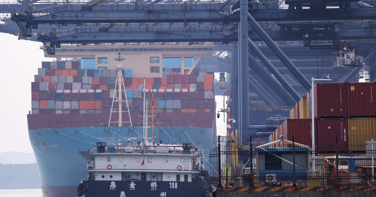 China exports beat forecasts amid global AI boom