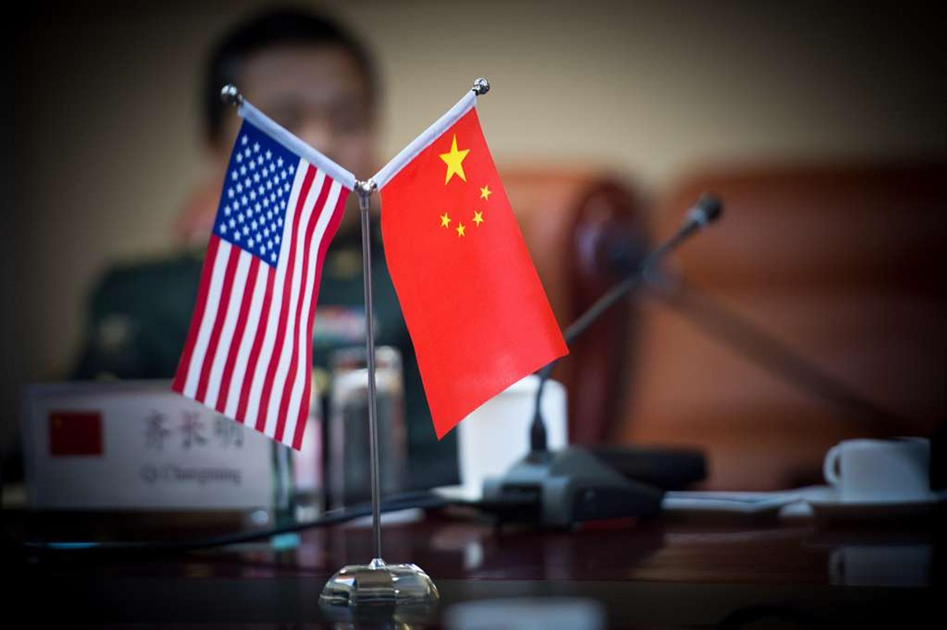 An American flag next to a Chinese flag 