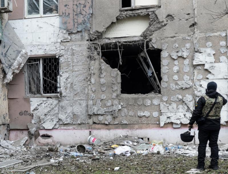 A Ukrainian war crime prosecutor inspects a residential building damaged by a Russian military strike, amid Russia’s attack on Ukraine continues, in Kherson, Ukraine December 1, 2022.