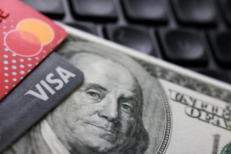 US dollar banknote, Visa and Mastercard cards.