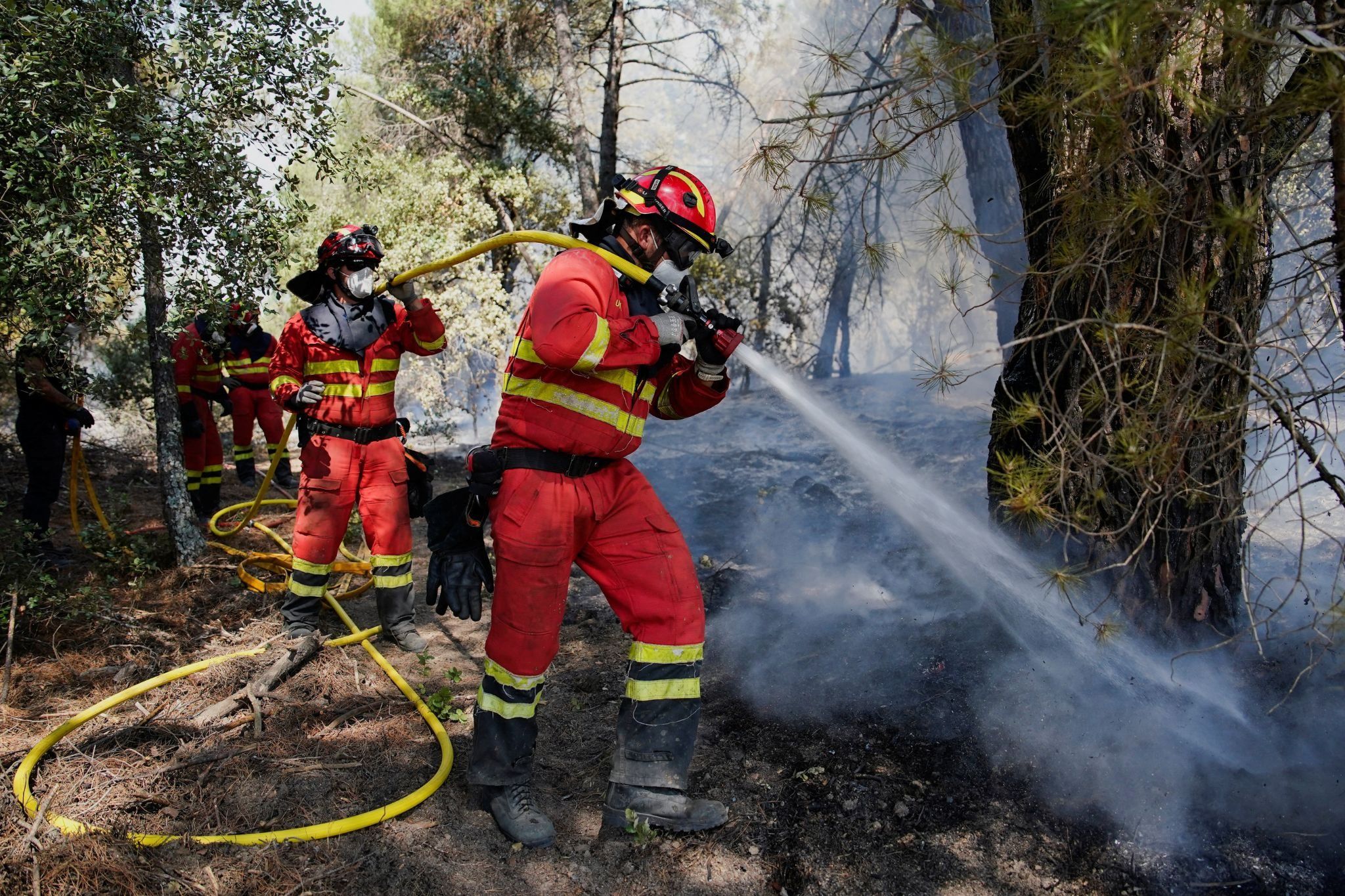Military Emergencies Unit (UME) put out a wildfire in San Martin de Valdeiglesias, Madrid. 
