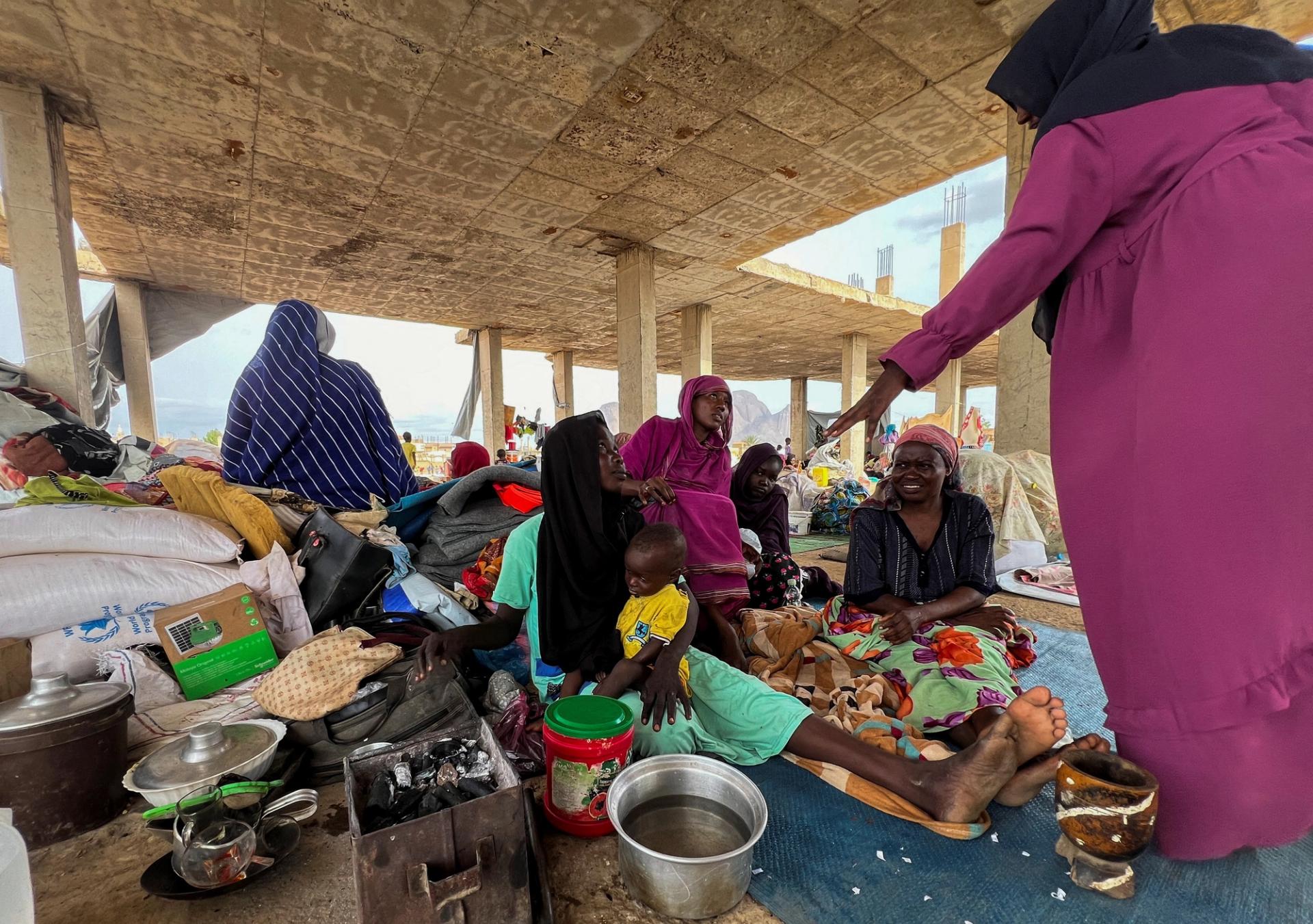 Families displaced by RSF advances in Sudan's El Gezira and Sennar states shelter at the Omar ibn al-Khattab displacement site, Kassala state, Sudan, July 10, 2024. REUTERS/ Faiz Abubakr