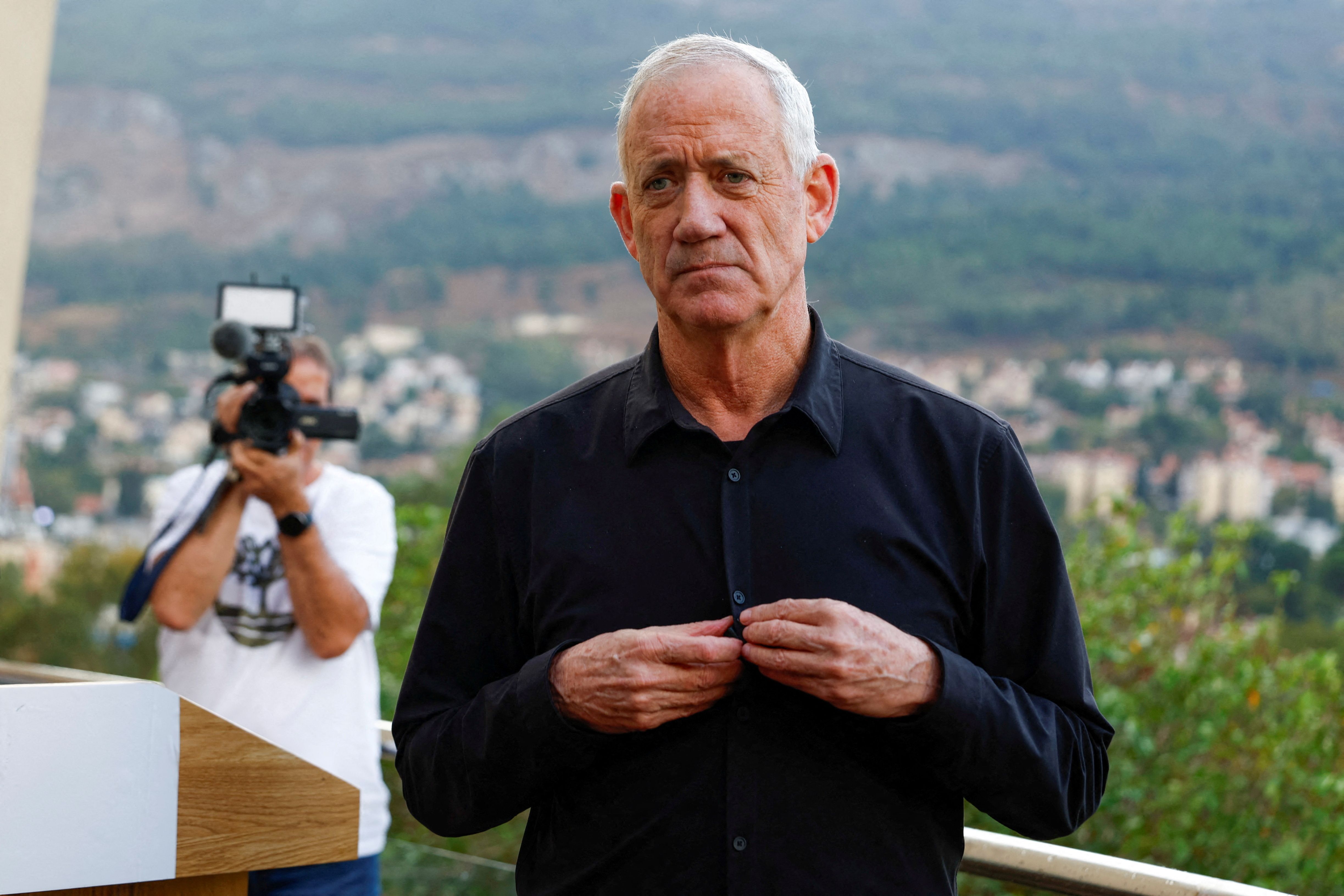 FILE PHOTO: Israeli Emergency cabinet minister and opposition politician Benny Gantz addresses the press in Kiryat Shmona, Israel November 14, 2023. REUTERS/Evelyn Hockstein/File Photo