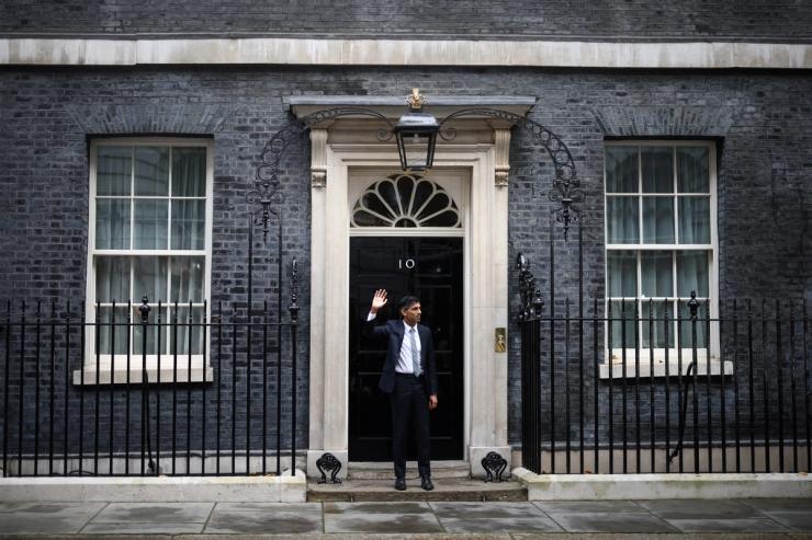 Britain’s new Prime Minister Rishi Sunak waves as he enters Number 10 Downing Street, in London, Britain, October 25, 2022.
