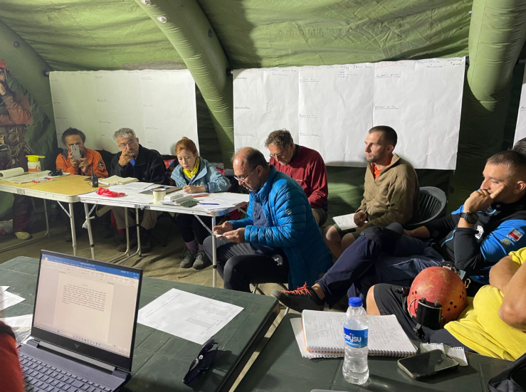 Dispatched teams planning to rescue Mark Dickey