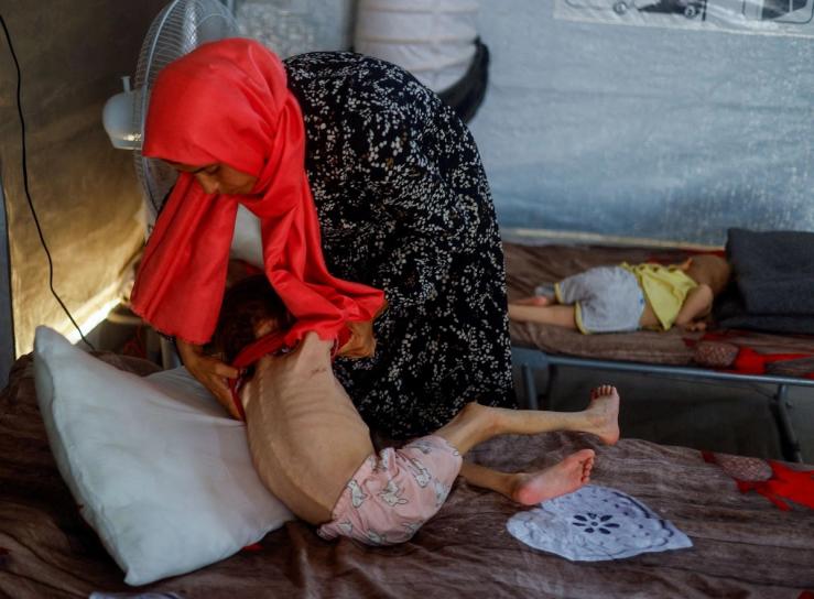 A mother and her malnourished child in Gaza.