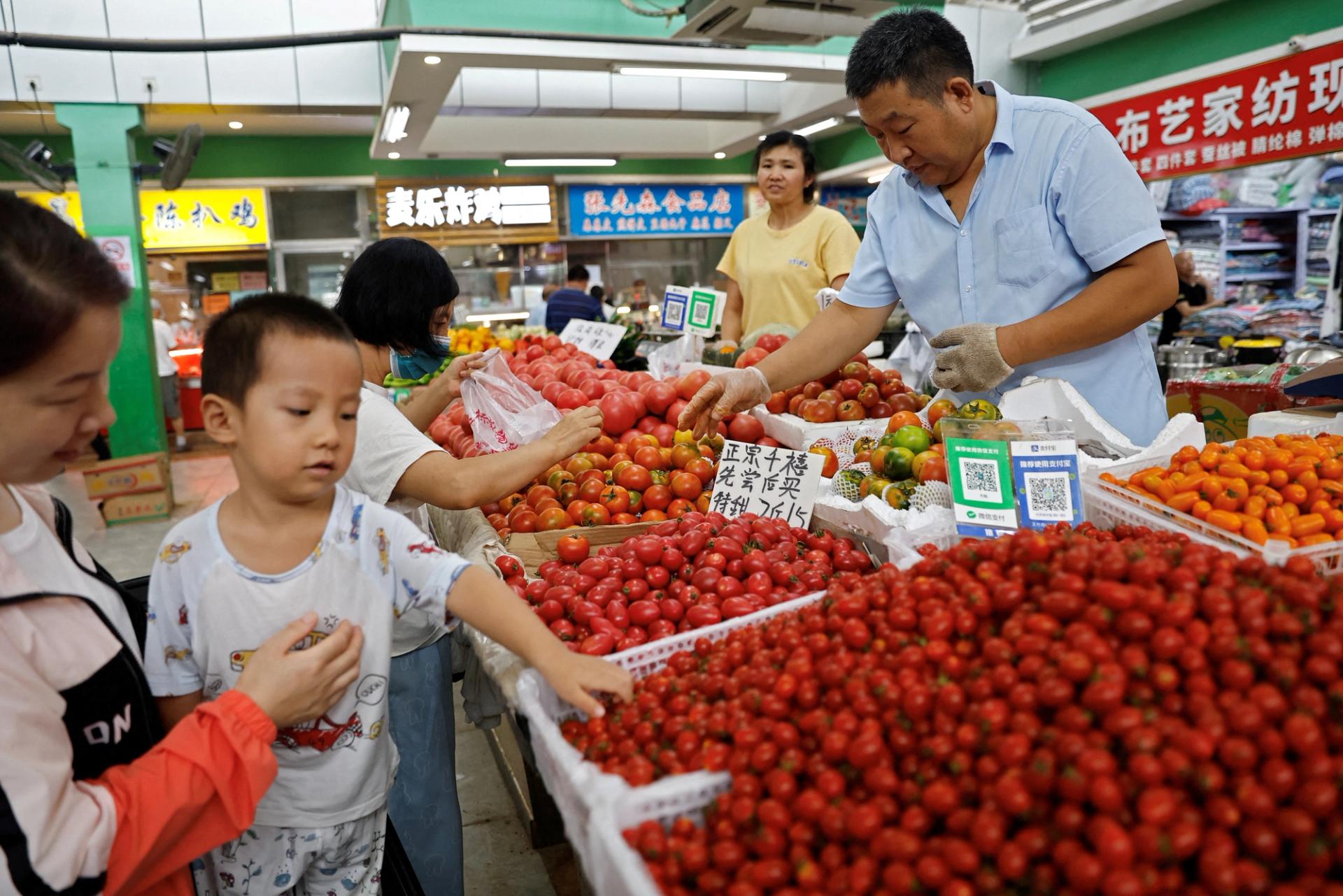 A Chinese fruit and vegetable market.