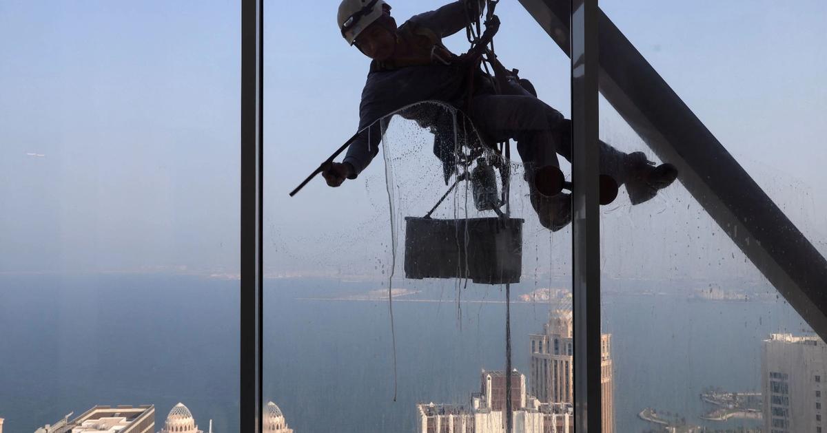 Qatar reviews workers' rights