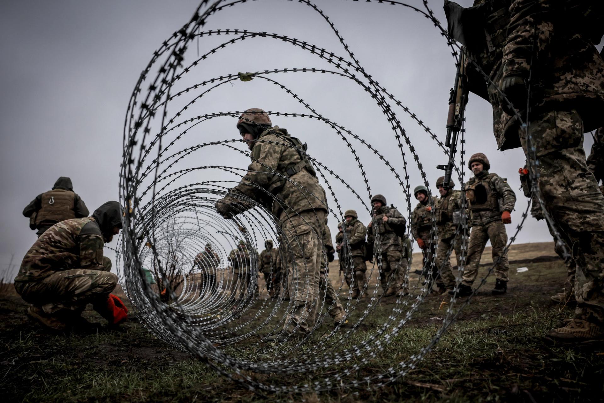 Ukrainian soldiers at military exercises in Donetsk region.