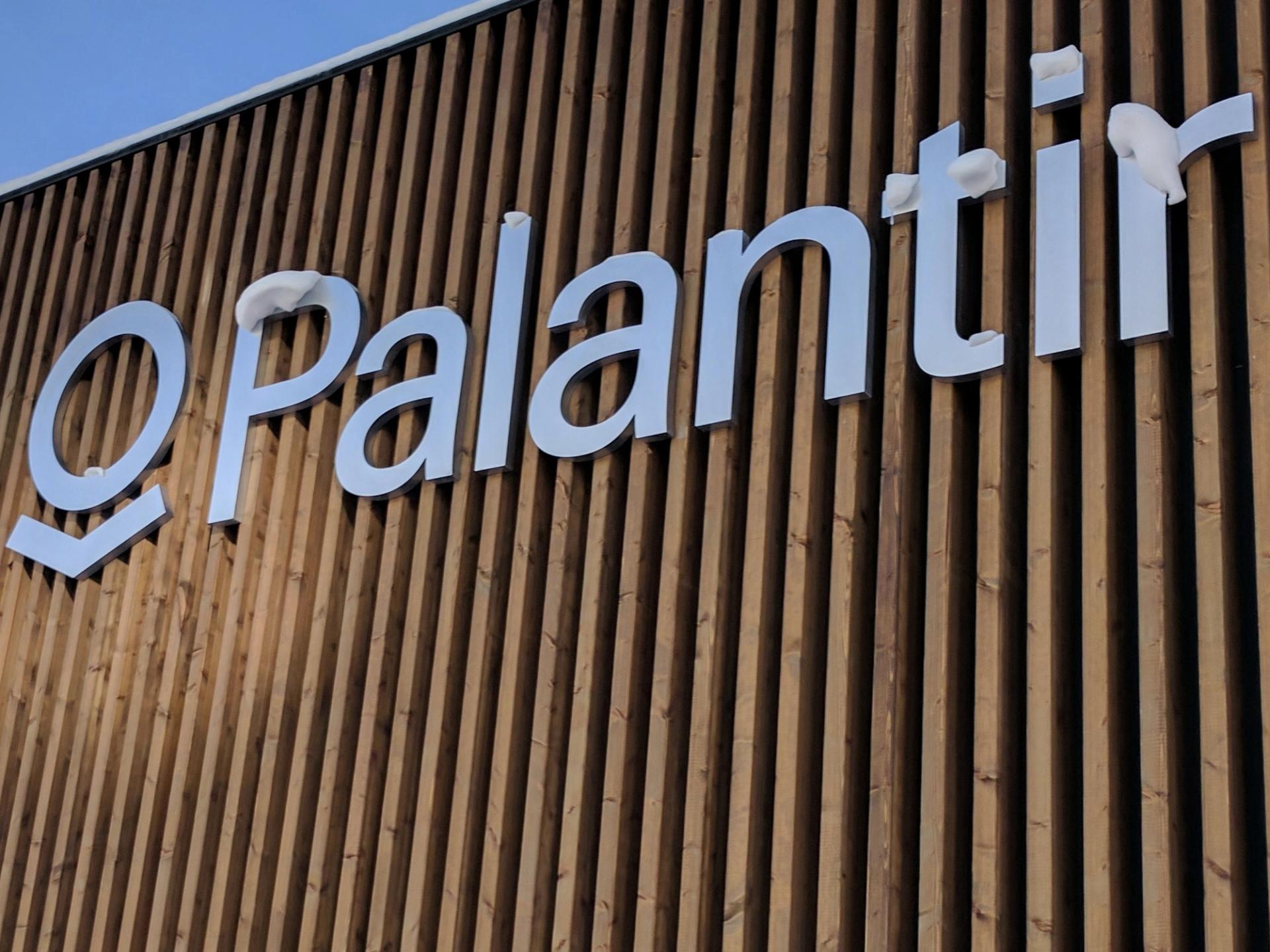 Palantir logo