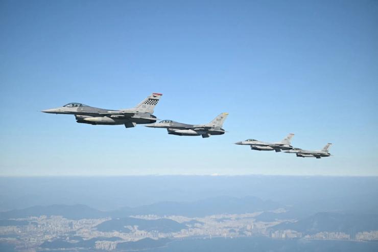 US F-16s.