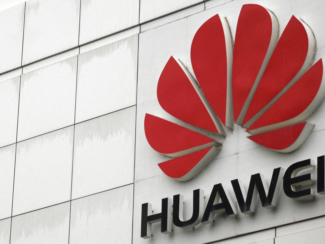 The logo of the Huawei Technologies Co. Ltd. is seen outside its headquarters in Shenzhen, Guangdong province, April 17, 2012. REUTERS/Tyrone Siu/File Photo