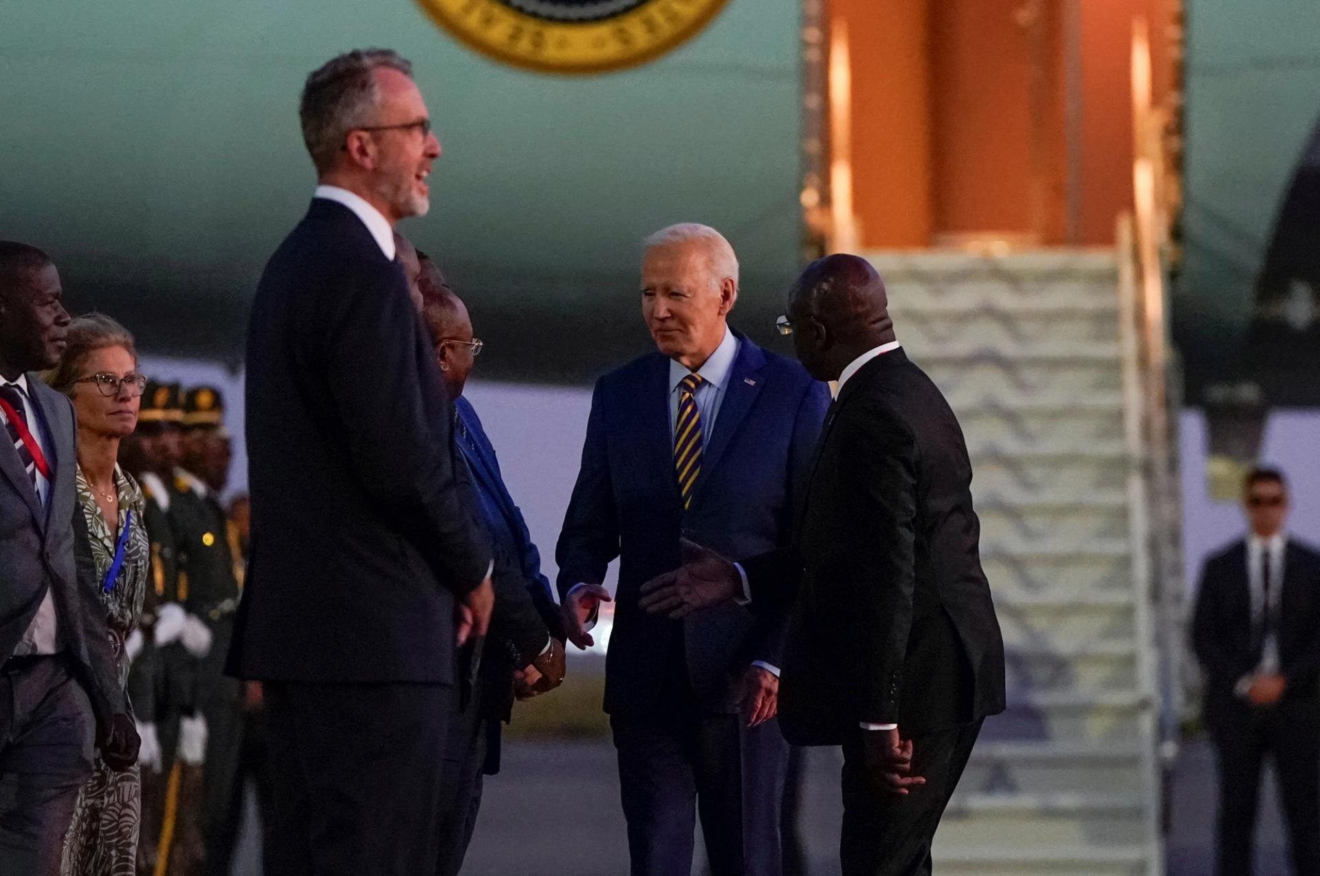 US President Joe Biden entering a plane