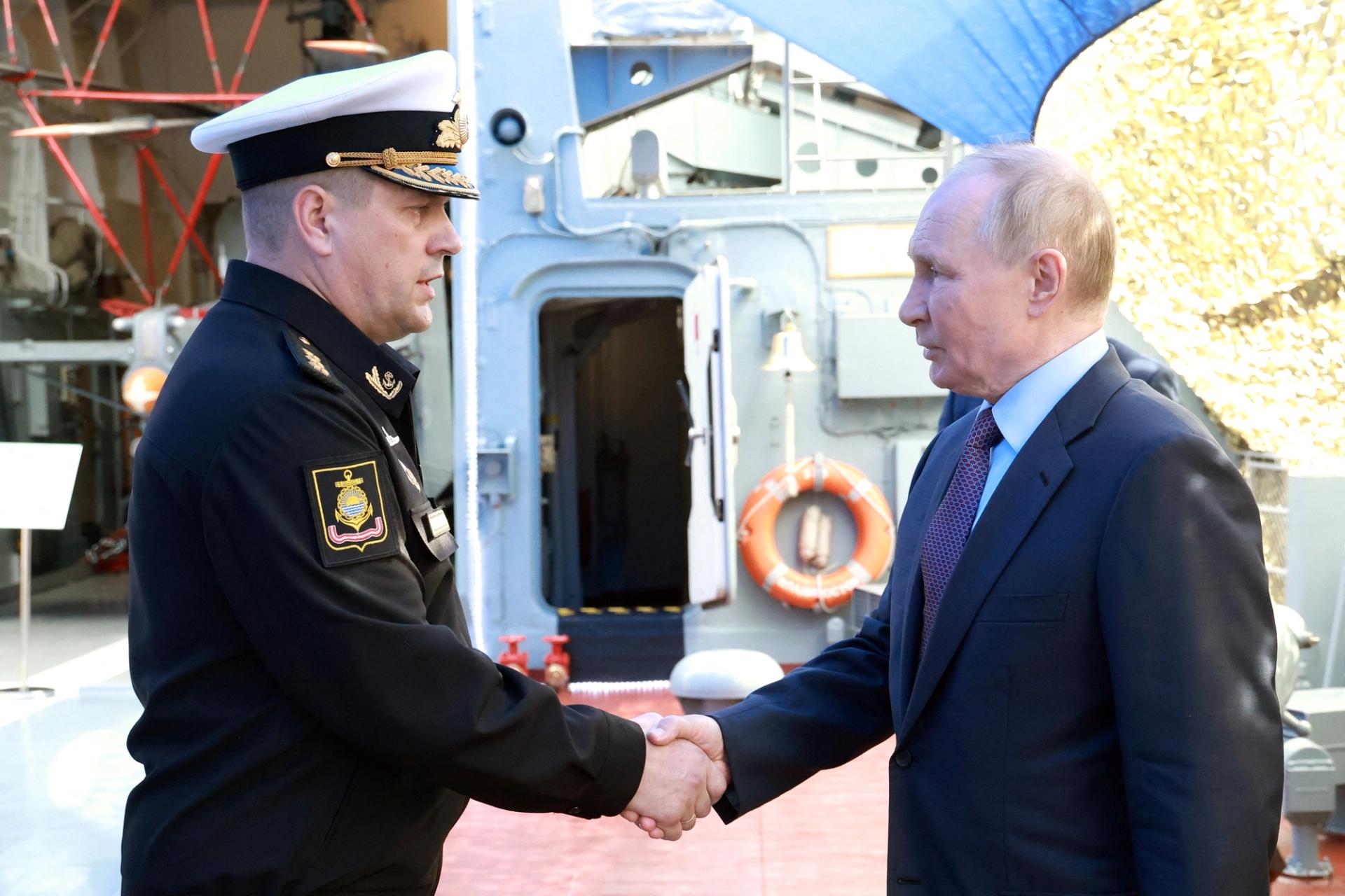 Russian President Vladimir Putin shakes hands with Russian Pacific Fleet Commander Admiral Viktor Liina.