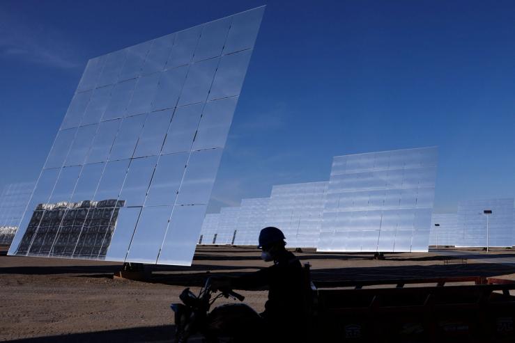 Organised media tour to Dunhuang Photovoltaic Industrial Park.