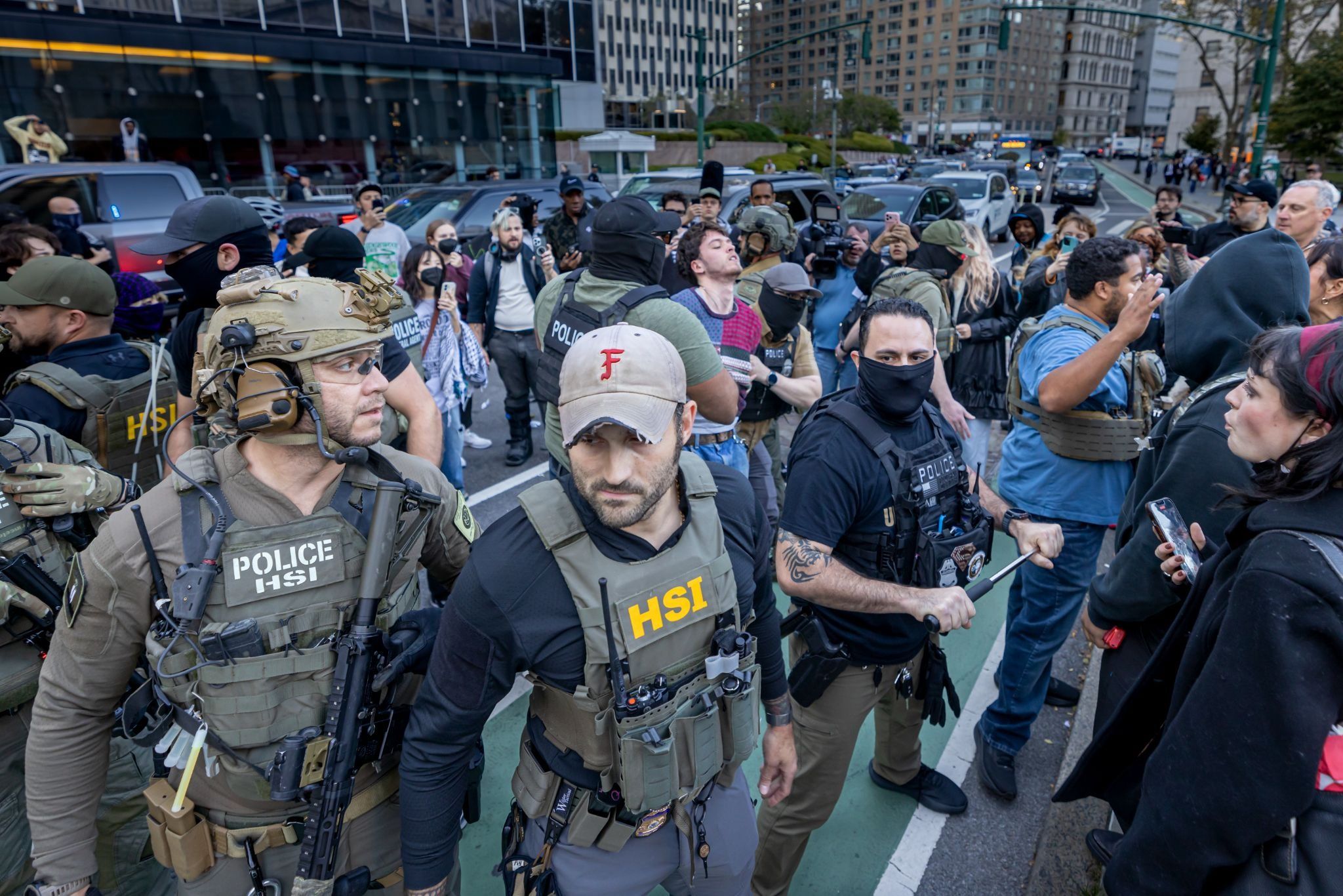 Federal agents and law enforcement conduct a raid on street vendors during rush hour on October 21, 2025 in New York City.