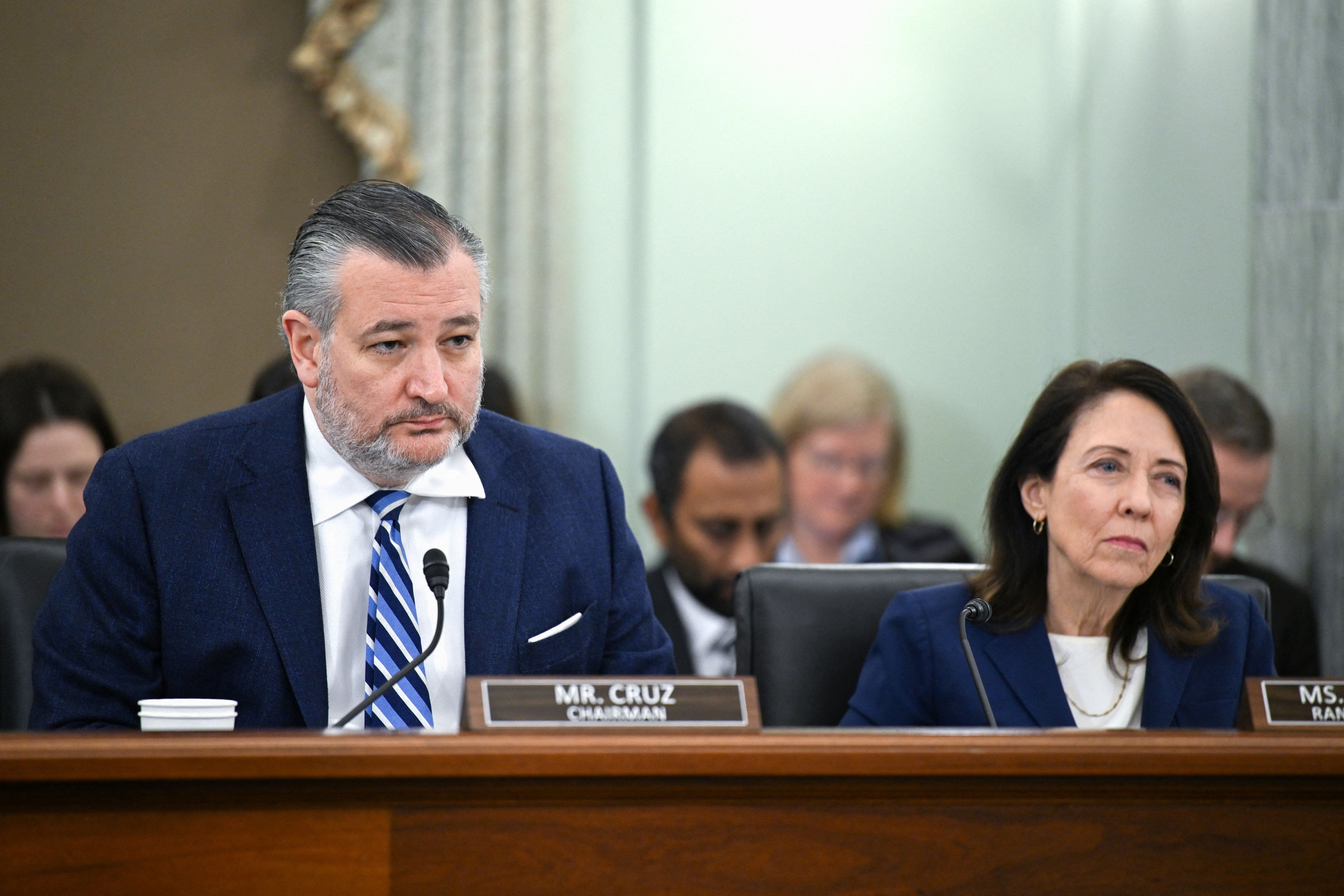 Sens. Ted Cruz, R-Texas, and Maria Cantwell, D-Wash.