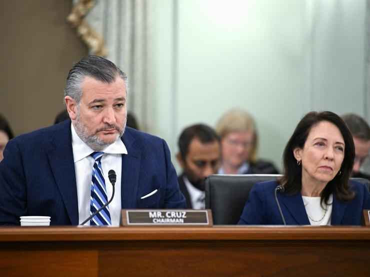 Sens. Ted Cruz, R-Texas, and Maria Cantwell, D-Wash.