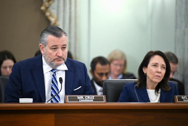 Sens. Ted Cruz, R-Texas, and Maria Cantwell, D-Wash.