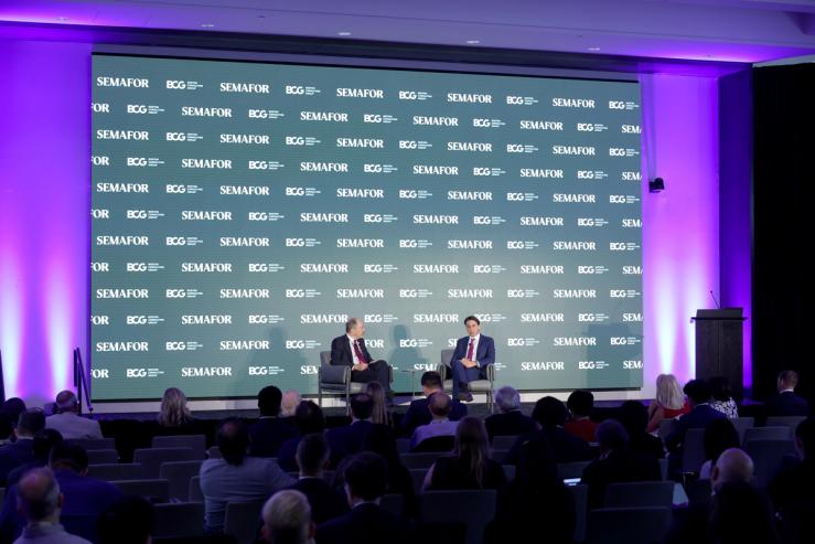 Marcus Brauchli and Amos Hochstein at Semafor’s World Economy Summit