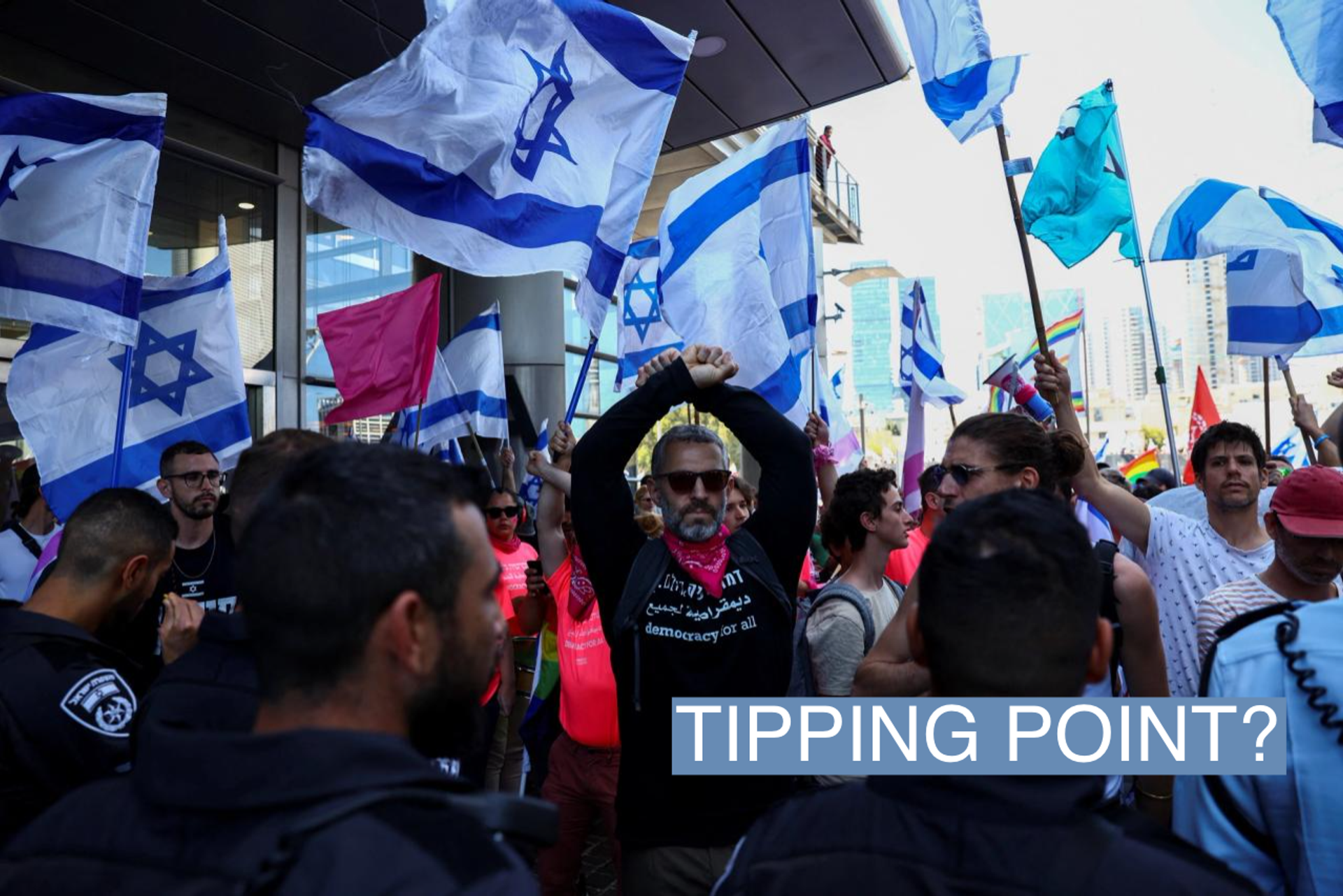 Israeli protestors demonstrating against Prime Minister Benjamin Netanyahu's proposed judicial changes.