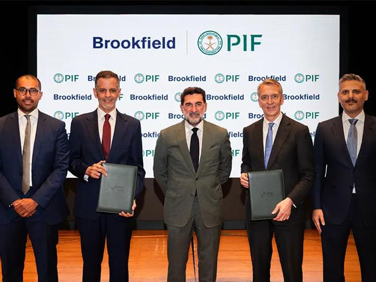 PIF Governor Yasir Al Rumayyan, center, with Brookfield CEO Bruce Flatt, second from right, at signing ceremony.