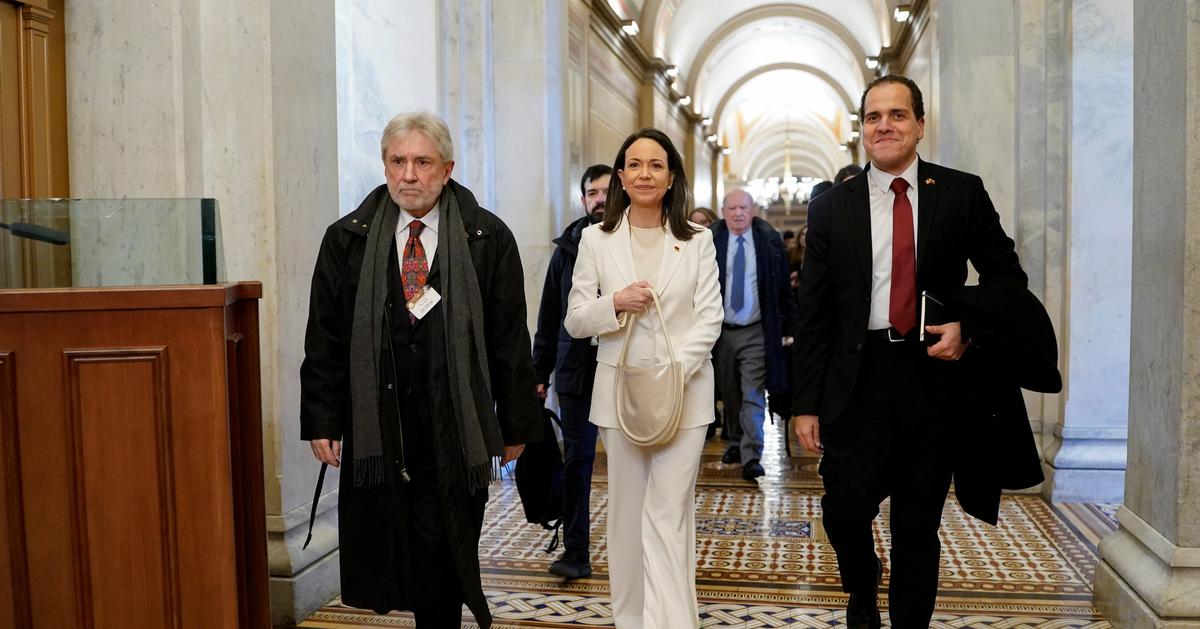 Machado gives Trump her Nobel at White House meeting