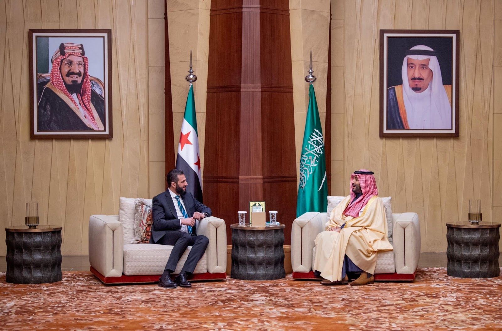 艾哈迈德·沙拉和王储穆罕默德·本·萨勒曼在利雅得会面。