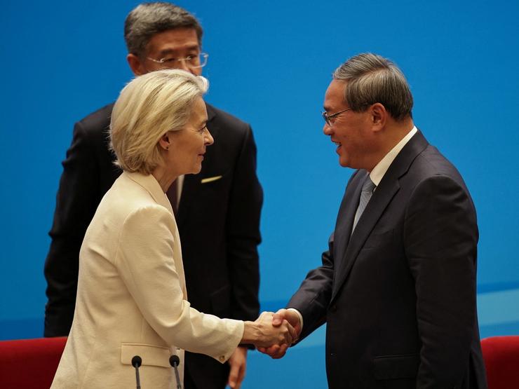 Chinese Premier Li Qiang shakes hands with President of the European Commission, Ursula von der Leyen.