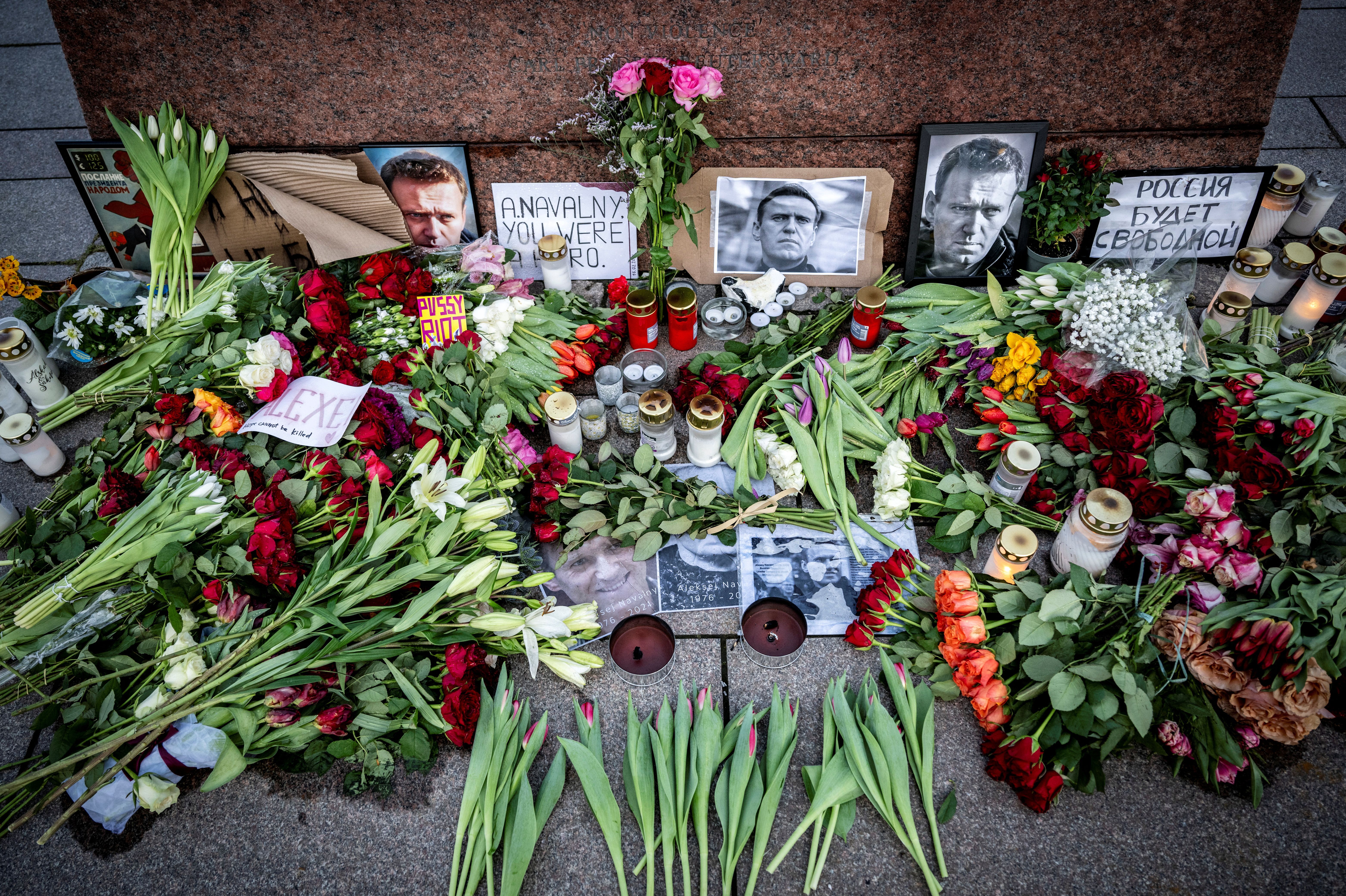 Flowers, lights and portraits sit at the memorial site for Alexei Navalny at Carl Fredrik Reutersward’s sculpture ‘Non-Violence’, at Anna Lindhs Place, in Malmo, Sweden February 20, 2024. Johan Nilsson/TT News Agency/via REUTERS