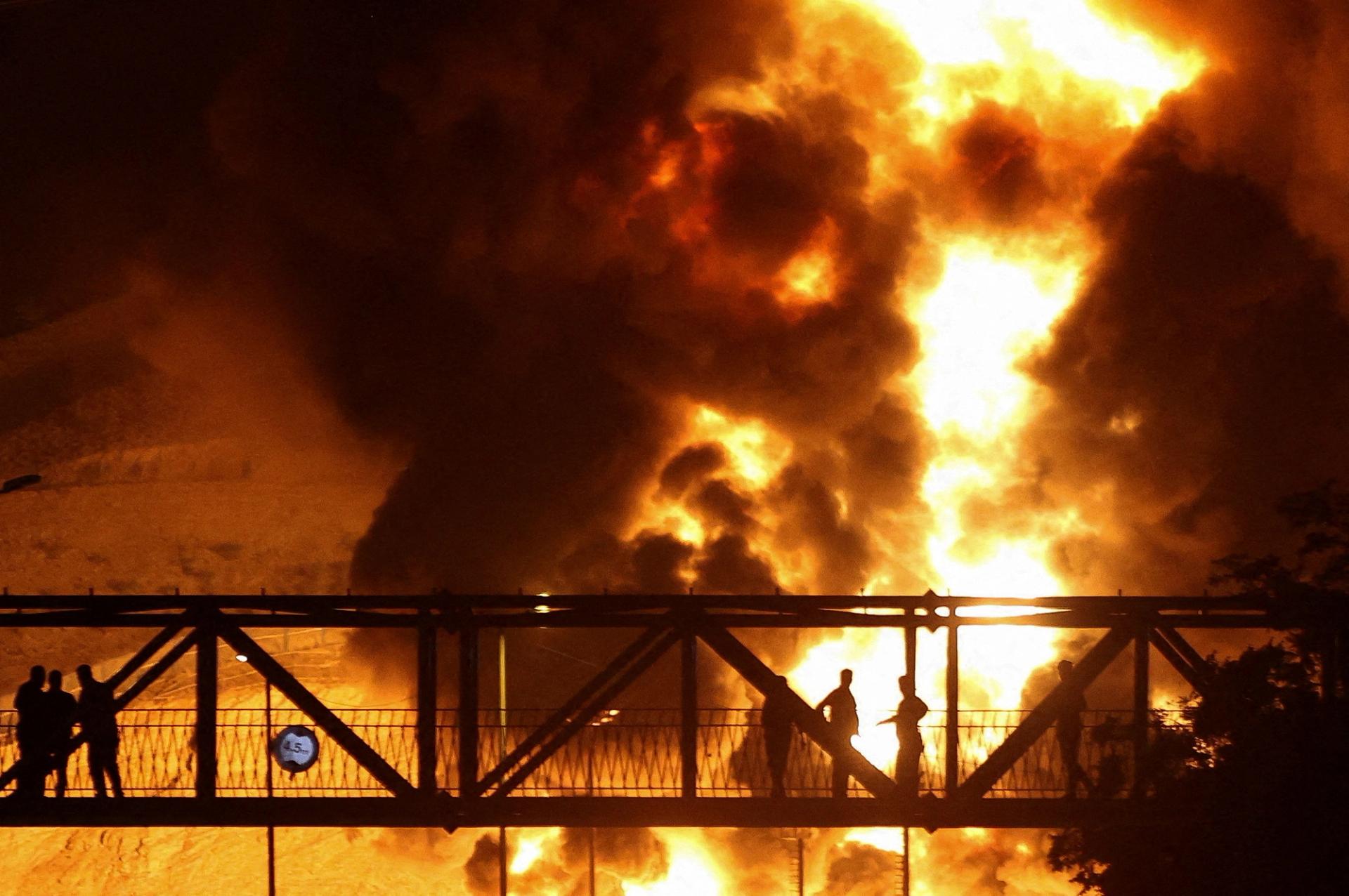 Fire at an oil depot in Tehran. 