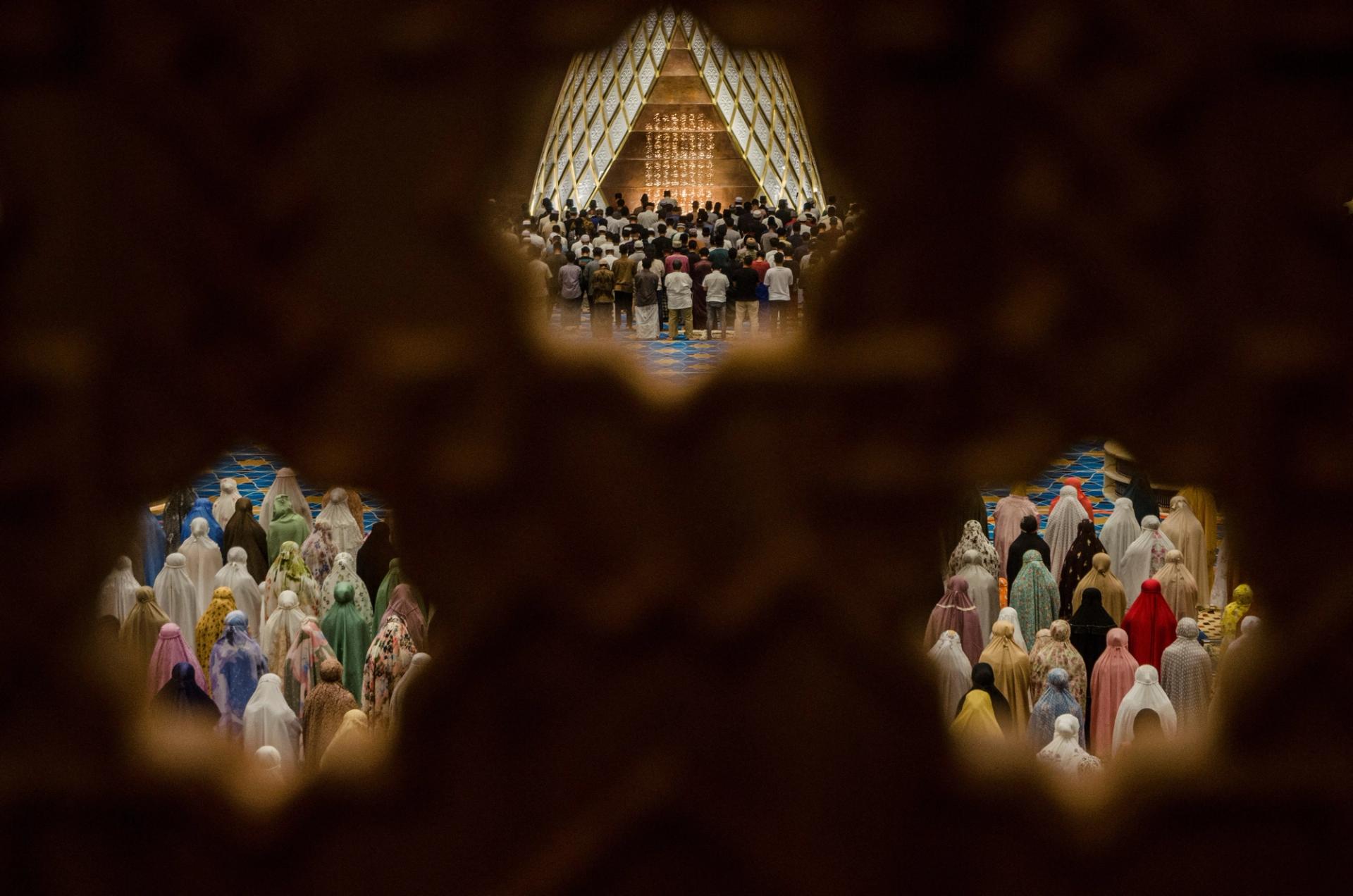 Muslims offer 'Tarawih' mass prayers during the first evening of the holy fasting month of Ramadan at Al-Jabbar mosque in Bandung, West Java province, Indonesia, March 22, 2023, in this photo taken by Antara Foto. Antara Foto/Novrian Arbi/ via REUTERS