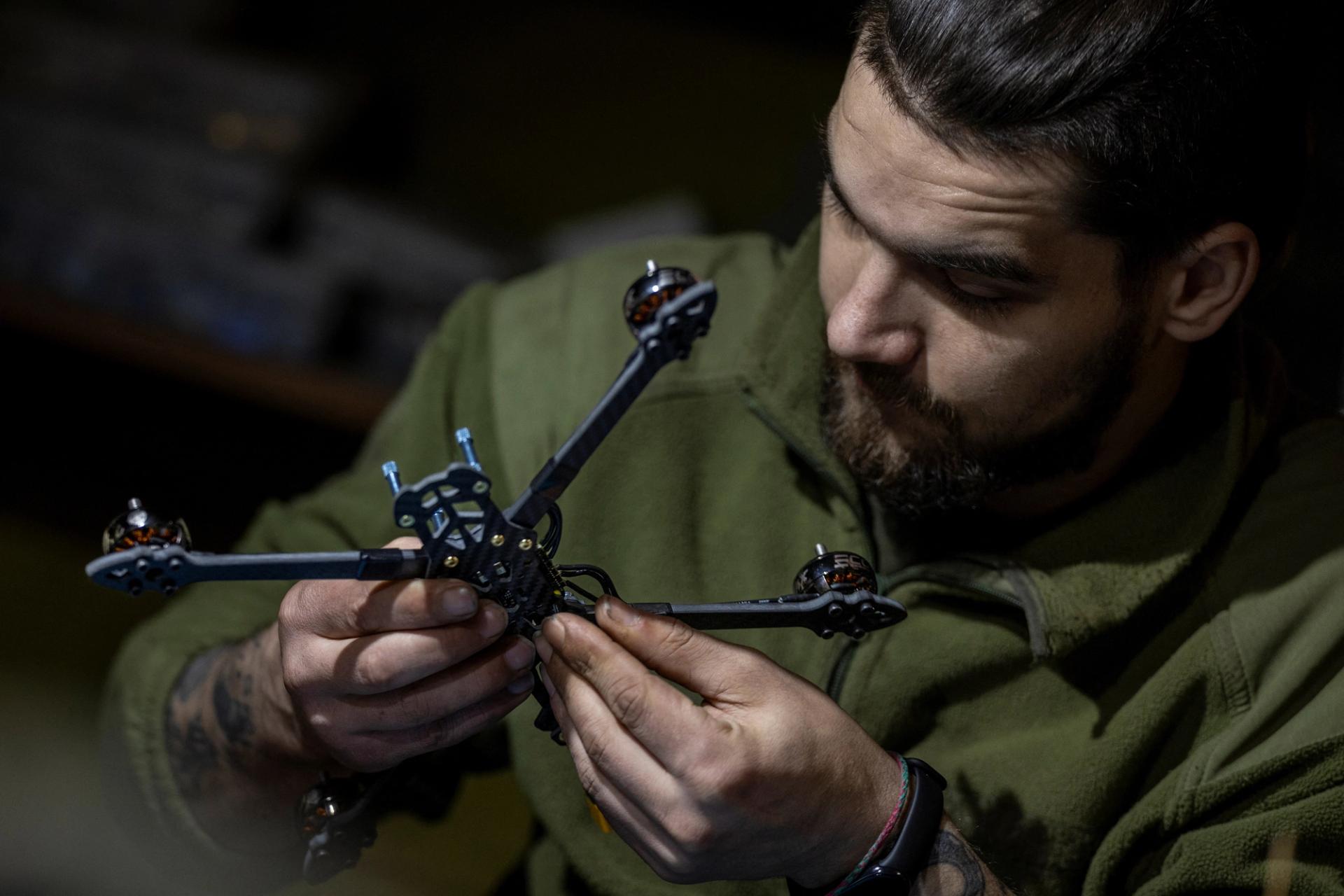 A Ukrainian serviceman of the 58th brigade works on a FPV drone in a workshop in the Donetsk region, amid Russia’s attack on Ukraine, April 6, 2024. REUTERS/Thomas Peter