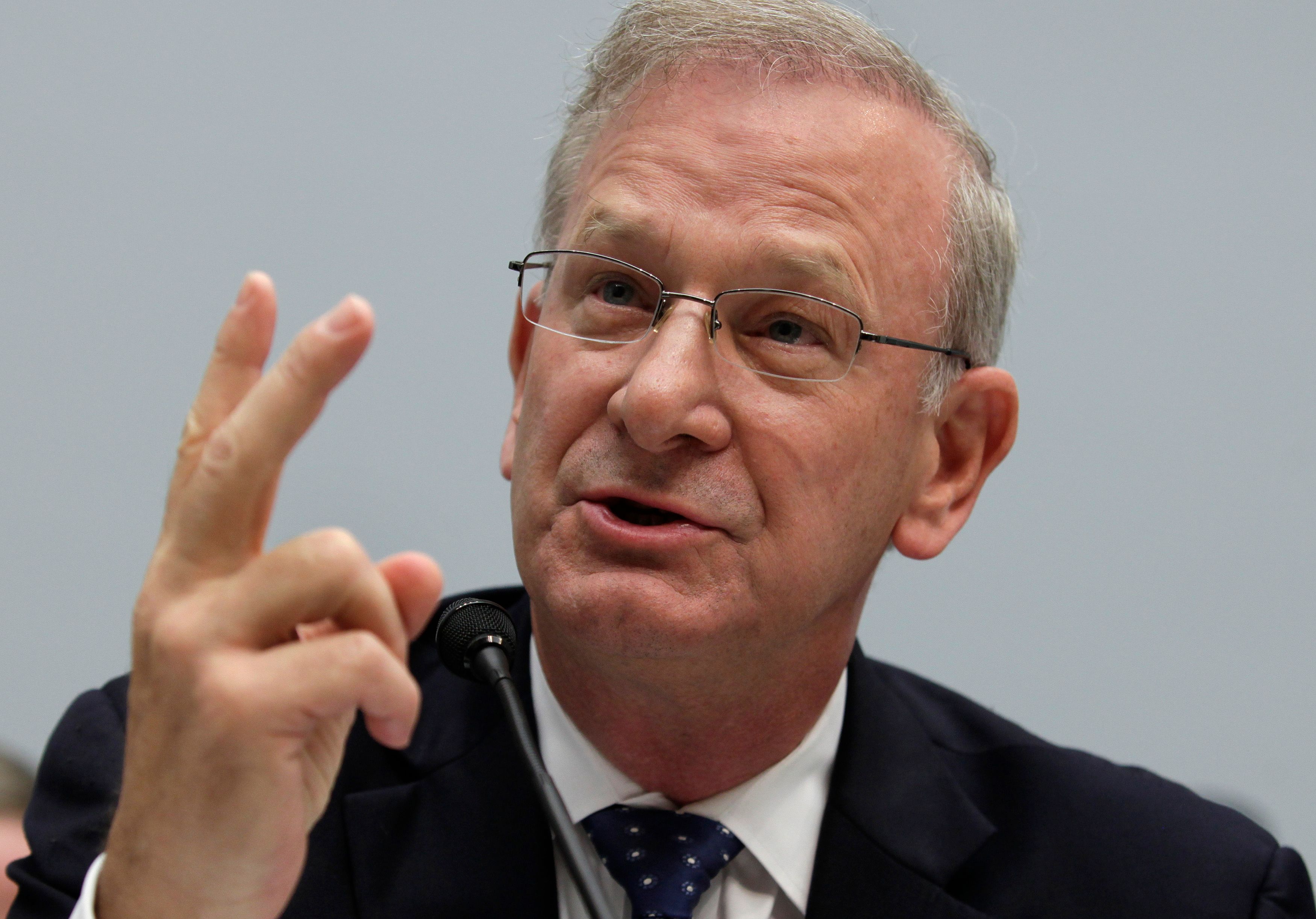 Photograph accompanying Hoenig reads the Fed's silence on Treasury's bond buybacks as deliberate distancing
