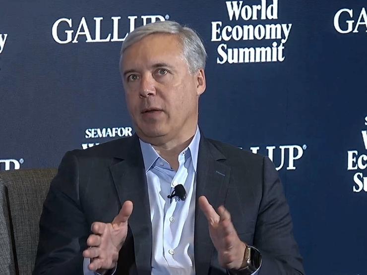 Horacio Rozanski on stage.