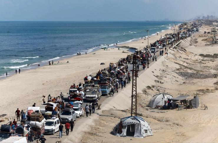 People fleeing Gaza City.