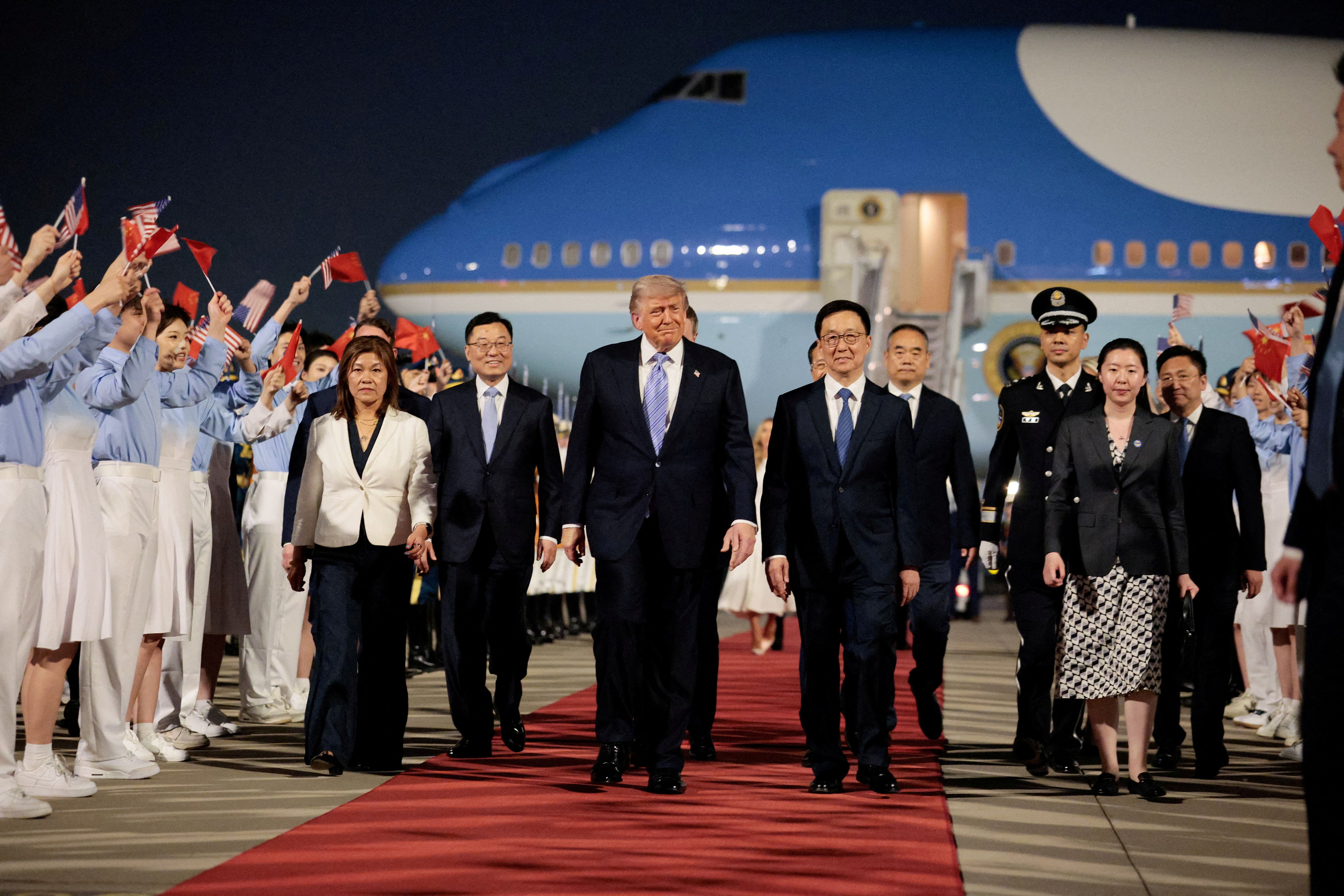 US President Donald Trump walks with Chinese Vice President Han Zheng