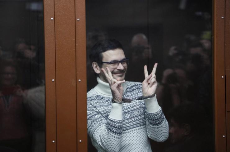 Russian opposition leader, former Moscow’s municipal deputy Ilya Yashin gestures in a defendants’ glass cage prior to a verdict hearing at the Meshchansky district court in Moscow, Russia, December 9, 2022. Prosecution requested nine years in prison for Yashin for spreading fake information about the Russian army.