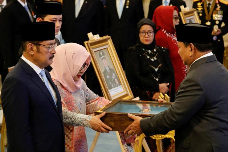 National Hero award ceremony at the State Palace in Jakarta.