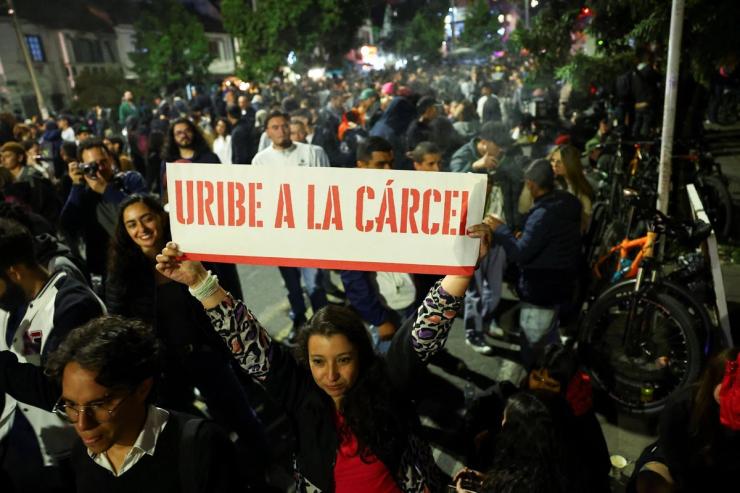 Critics of Álvaro Uribe demonstrating in Bogotá