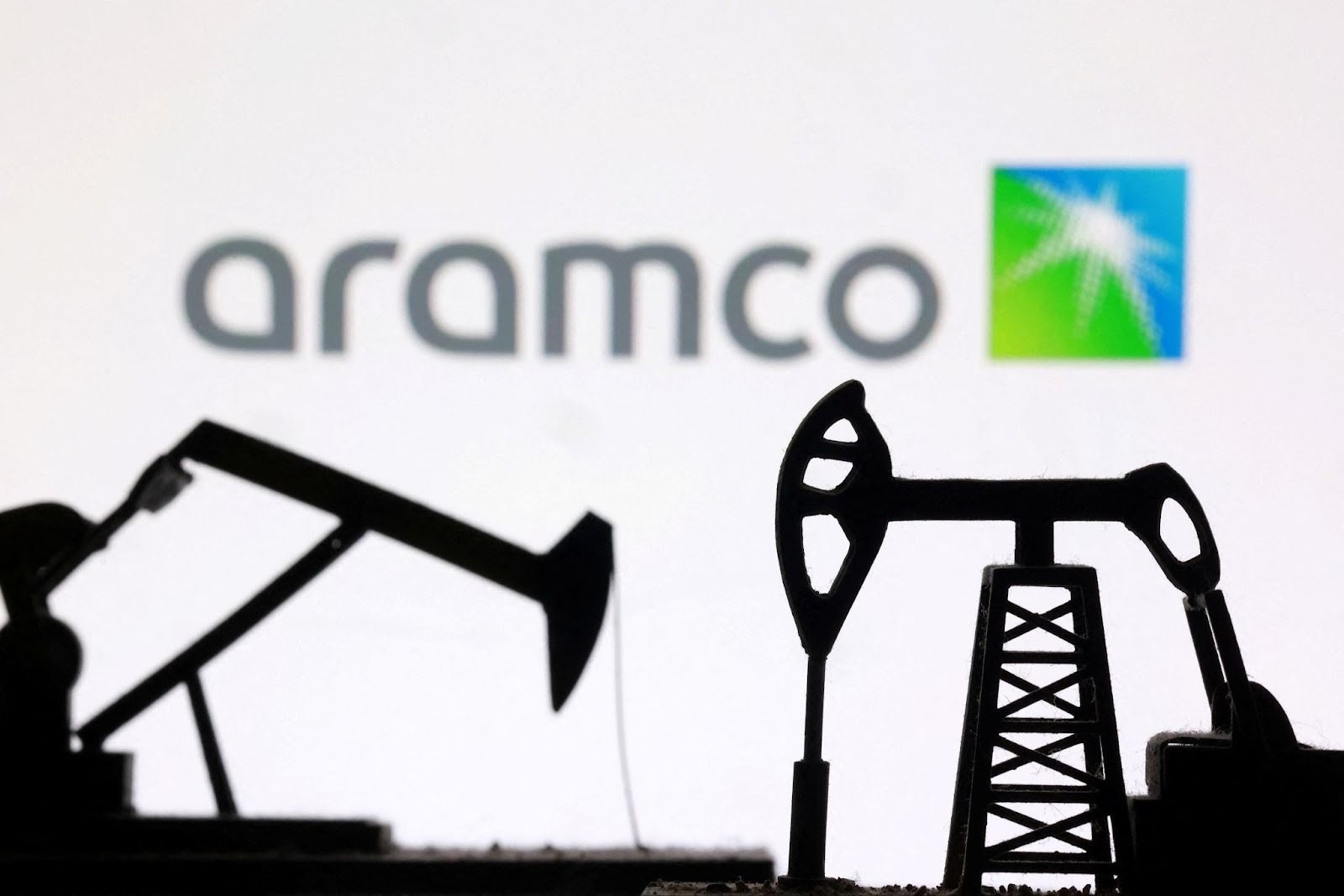 Illustration shows 3D printed oil pump jacks and Saudi Aramco logo.