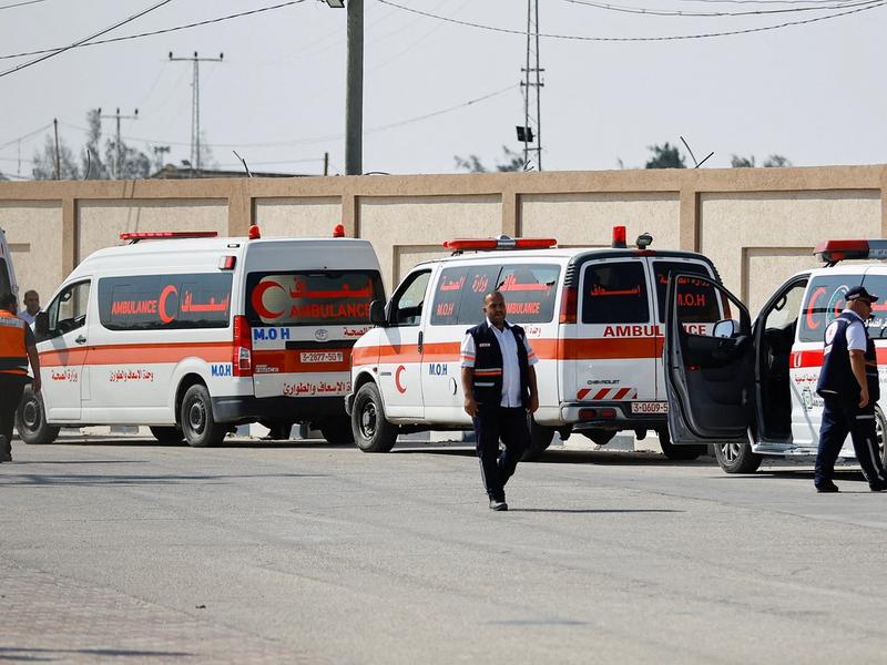 Medical workers wait to take injured Palestinians who will receive treatment in Egyptian hospitals, at the Rafah border crossing with Egypt, in the southern Gaza Strip, November 1, 2023. REUTERS/Ibraheem Abu Mustafa