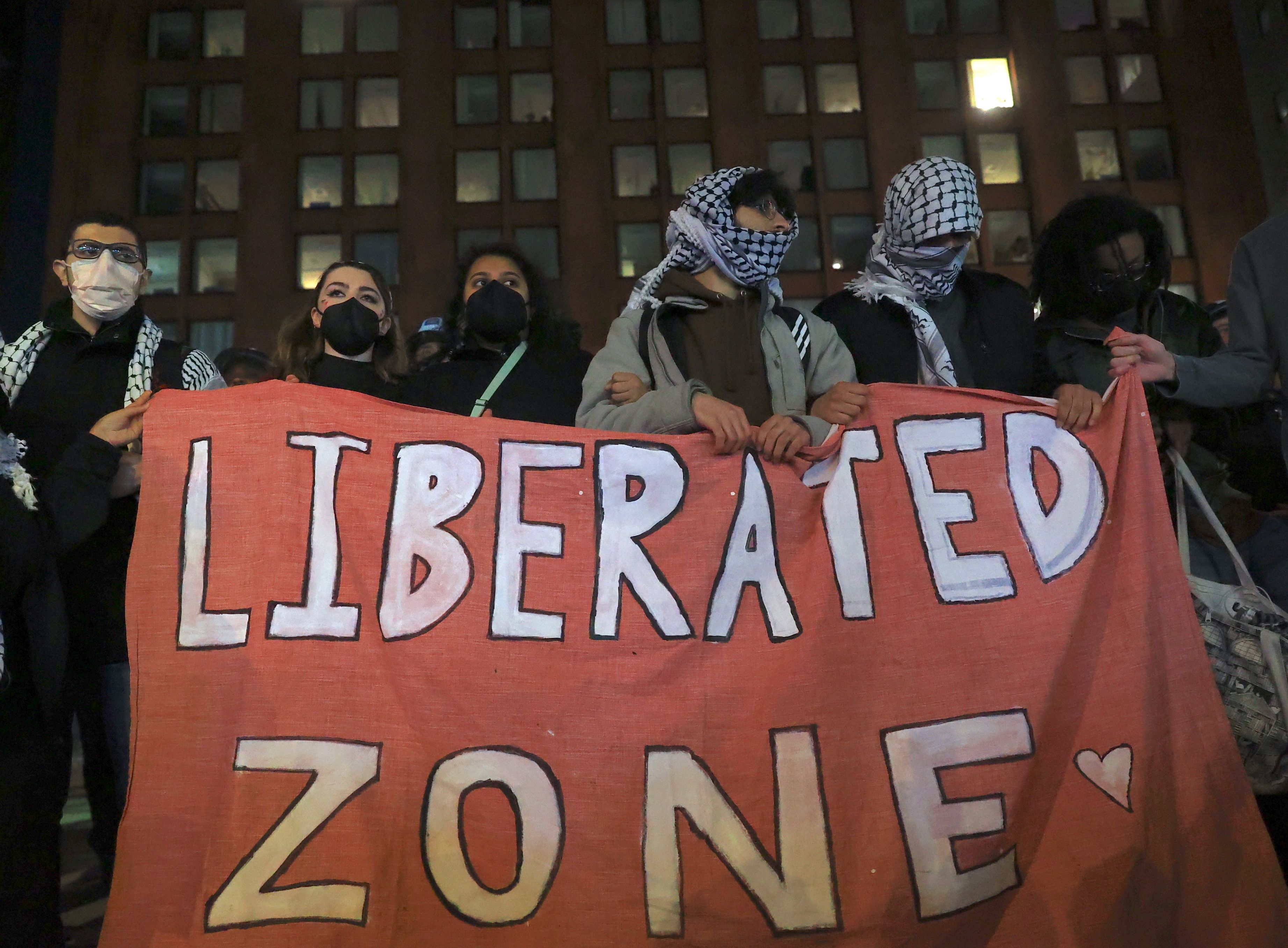 Police intervene and arrest more than 100 students at New York University who continue their demonstration on campus in solidarity with the students at Columbia University and to oppose Israel’s attacks on Gaza on April 22, 2024.