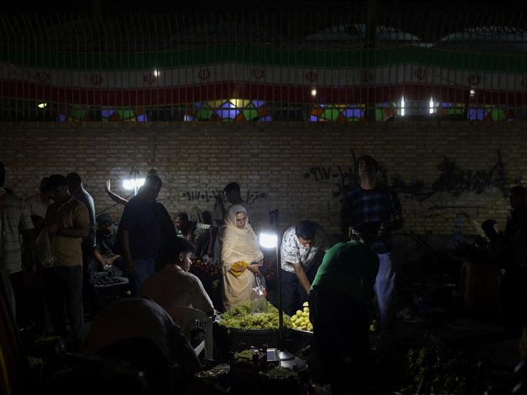 People in a market in Bandar Abbas, Iran
