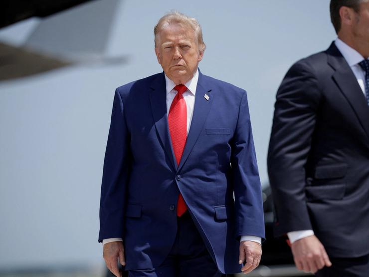 US President Donald Trump and Defense Secretary Pete Hegseth